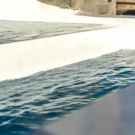 Villa Sunset Views - George Iv, With Private Pool Close To Town *