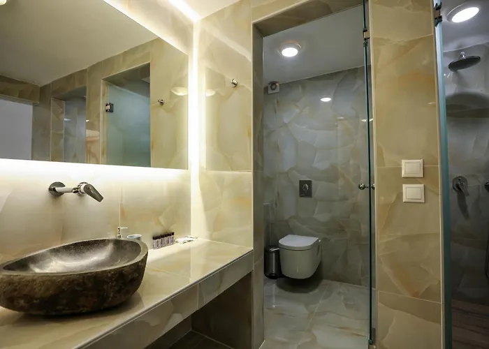 Sunset Views - George Iv, With Private Pool Close To Town فيلة